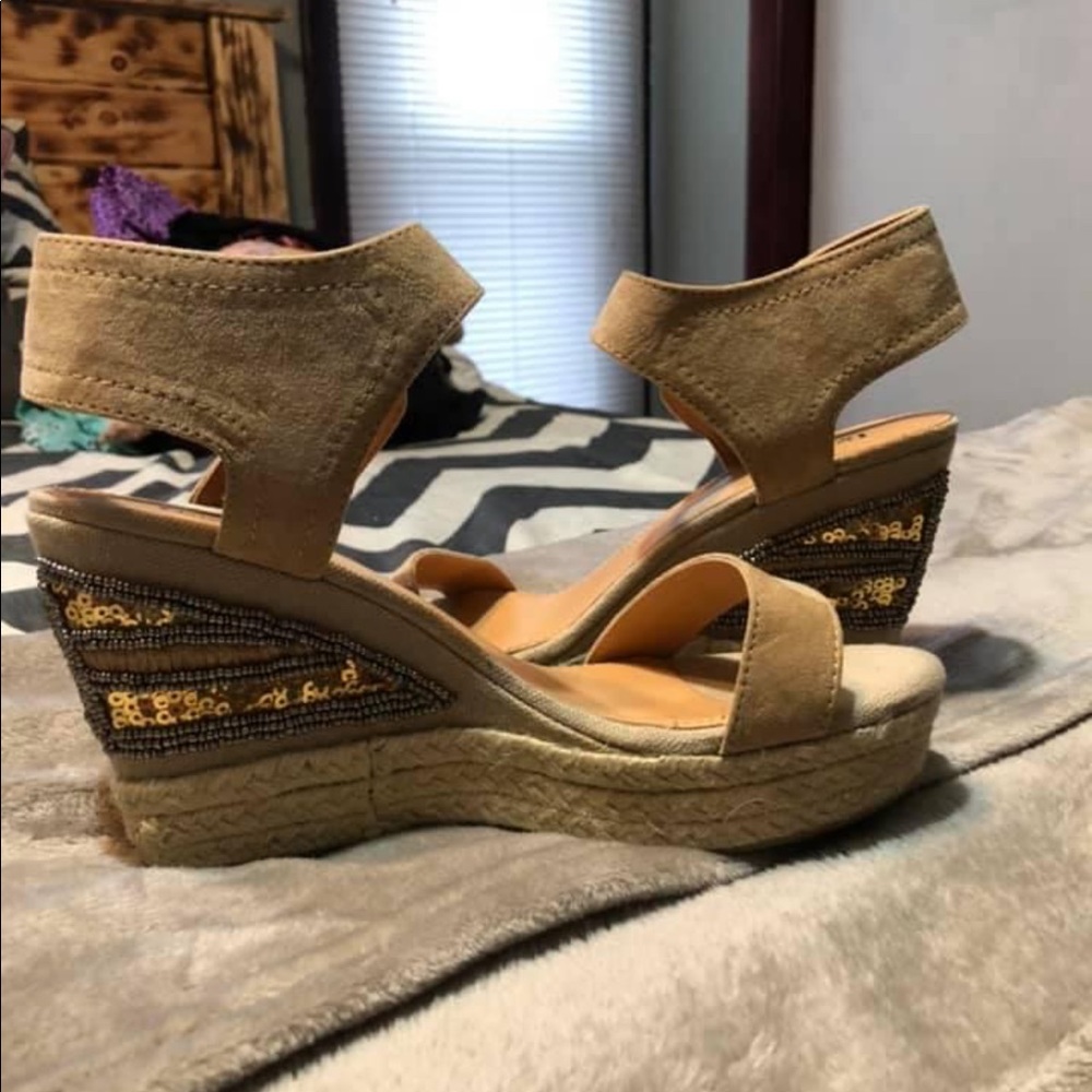 Sequined wedges